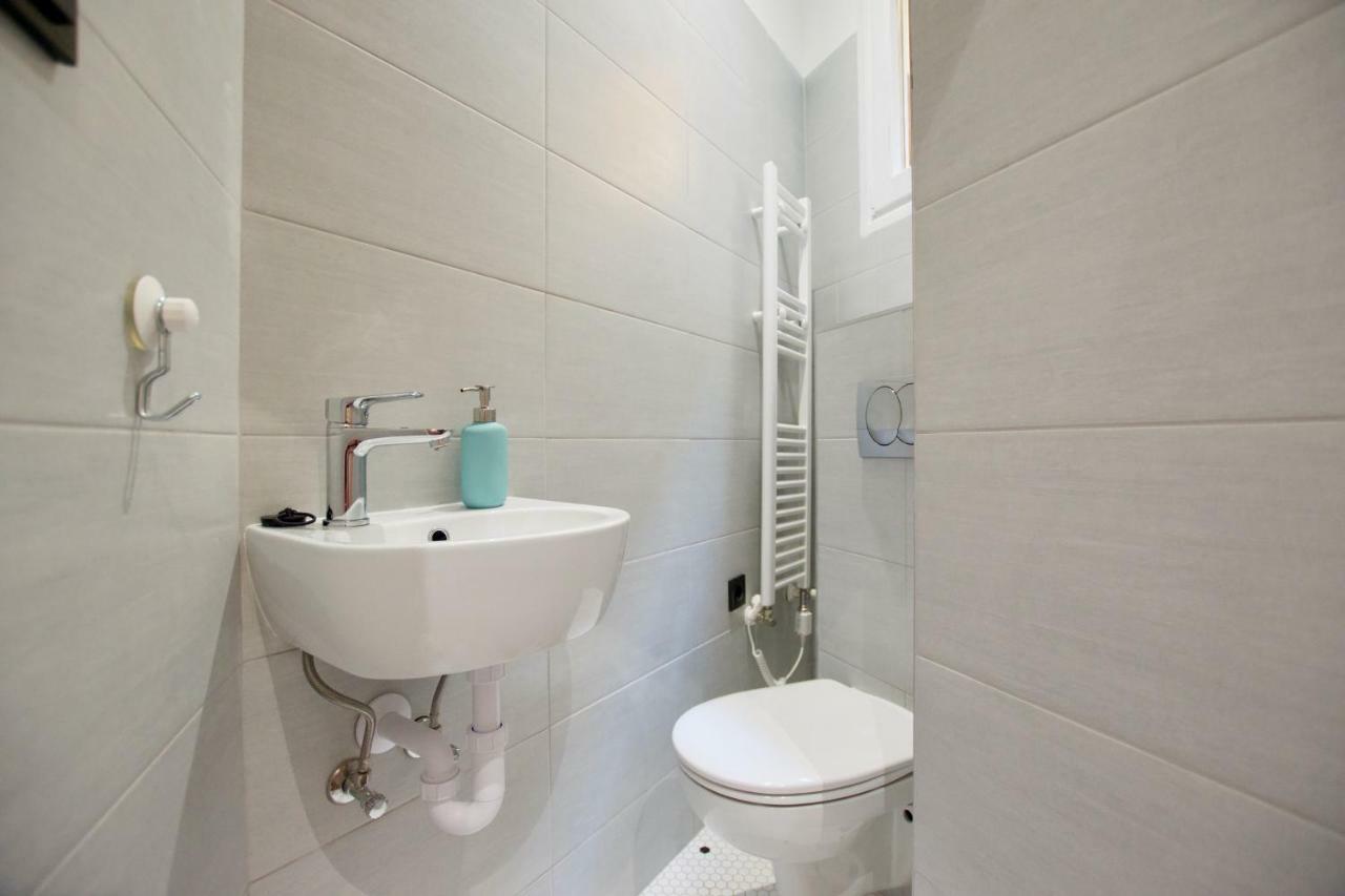 Standard Apartment By Hi5 - Anker 1 Budapest Exterior photo