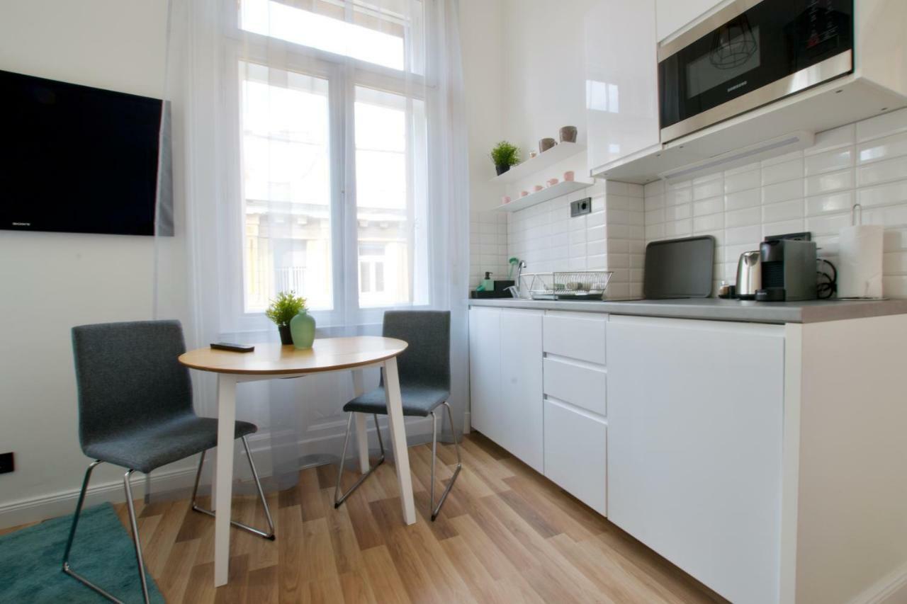 Standard Apartment By Hi5 - Anker 1 Budapest Exterior photo